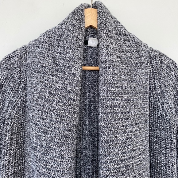 J. Crew 💯 cotton knit cardigan - Picture 4 of 7